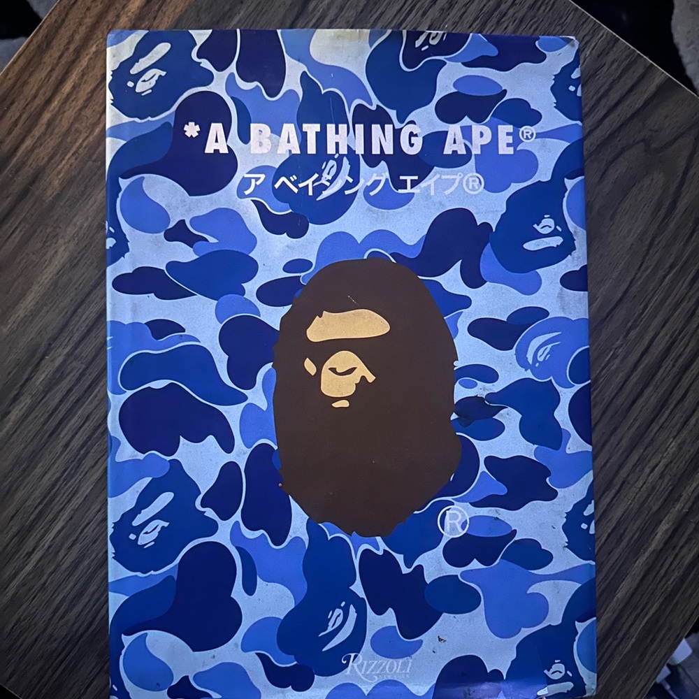 Bape Rizzoli (a Bathing Ape) Book 2008 Rare Good Condition.
Rare book from bape